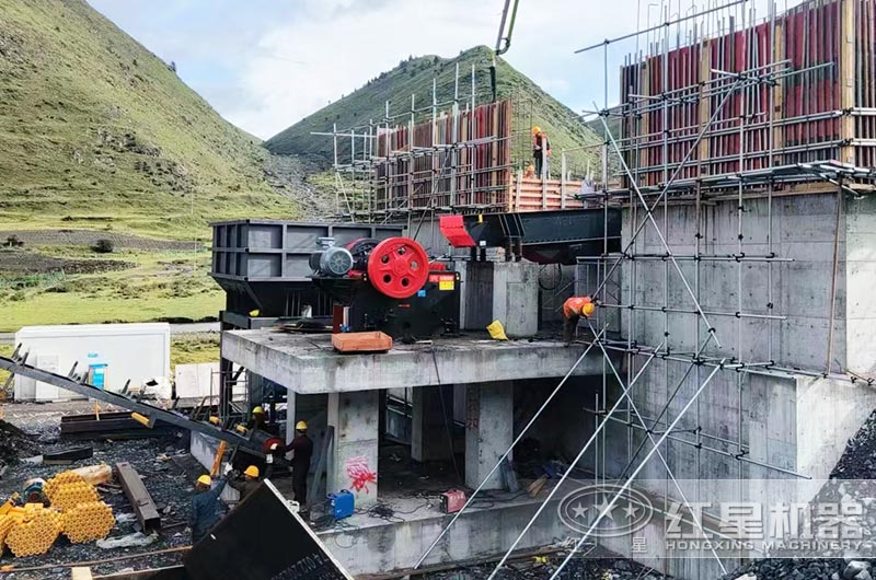 大型鄂破機工作現場圖片