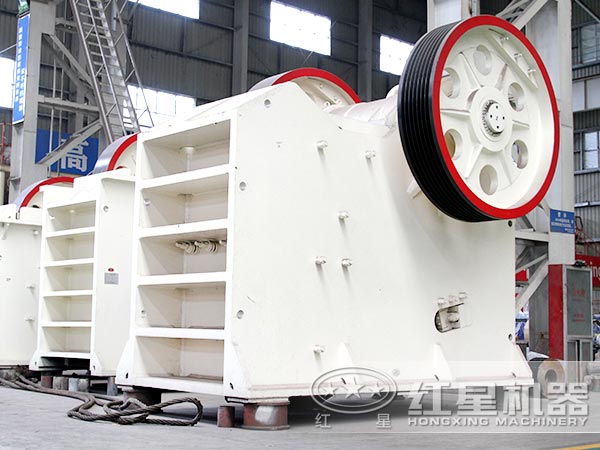 粉碎花崗巖選用750顎破機，效果不錯，性價比更高
